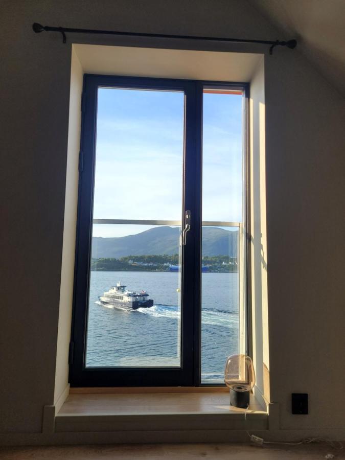 Single Elegant Room I Sentrum- Sea View Ålesund Dış mekan fotoğraf
